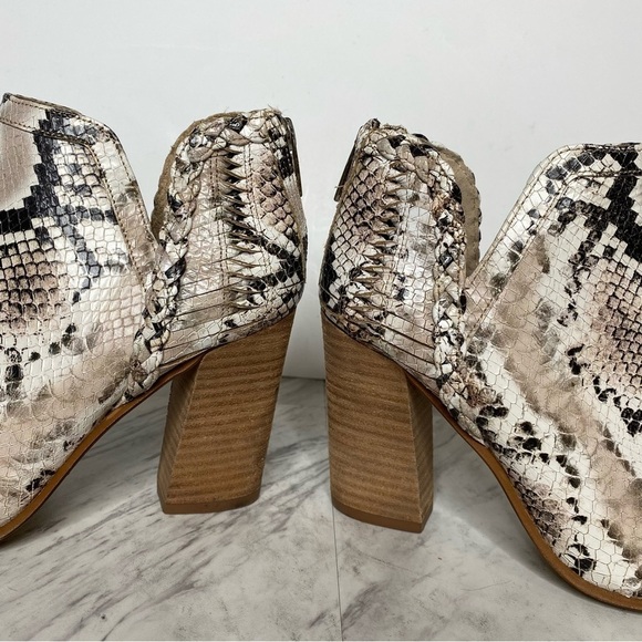 Vince Camuto Delsimba Snakeskin Bootie 7M - Picture 7 of 12